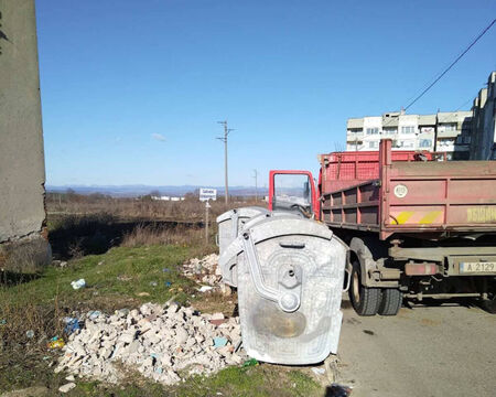 Кой струпа строителни отпадъци в западната част на Карнобат