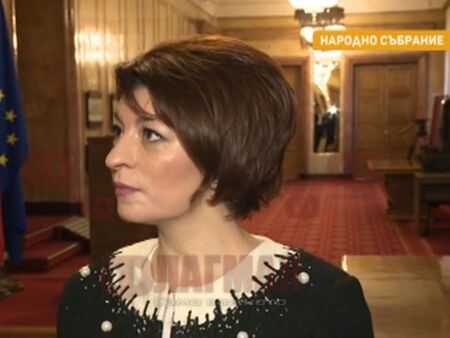 Десислава Атанасова нахока президента преди клетвата заради разединението на нацията
