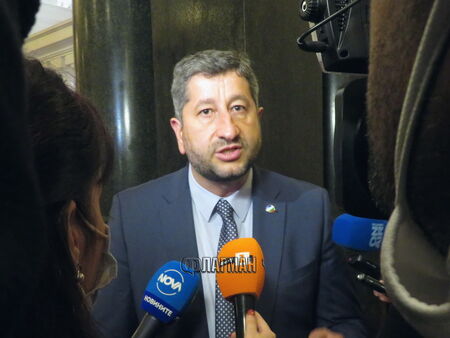 Христо Иванов: Няма да се поддадем на руската провокация, нашата сигурност е гарантирана в НАТО