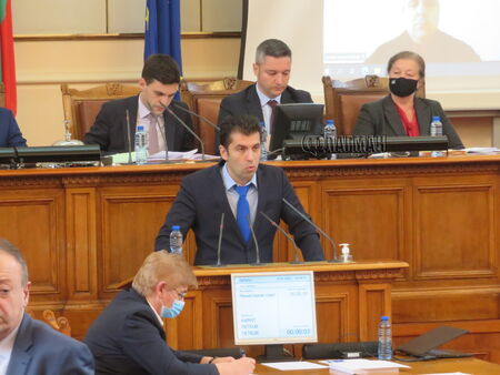 Кирил Петков пред парламента: В НАТО няма втора категория държави, Русия да води конструктивен диалог
