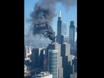 Пожар на покрива на небостъргач във Филаделфия