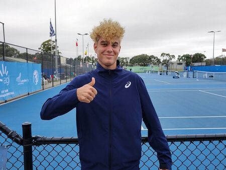 Огромен успех за бургаския спорт: Младата надежда в тениса Динко Динев се класира за втория кръг на Australian Open