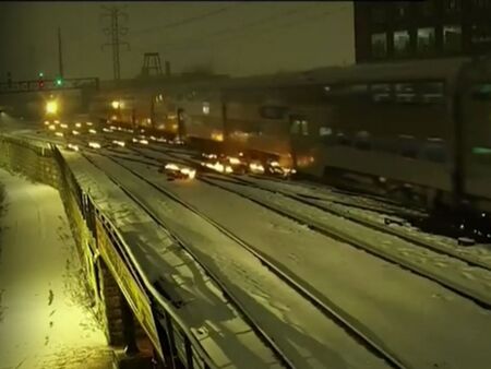 Палят жп линии в Чикаго заради студа