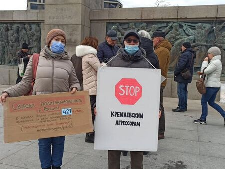 Противници на Путин протестираха в Бургас срещу „кремълската агресия“