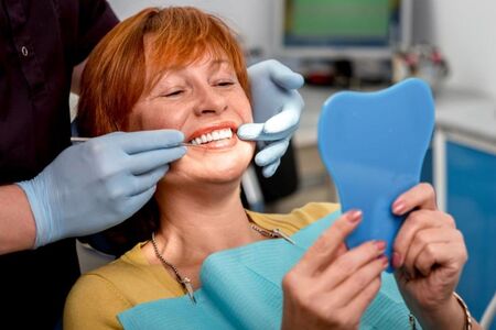 Зъботехници алармират: НЗОК не изпълнява решението за безплатна зъбна протеза
