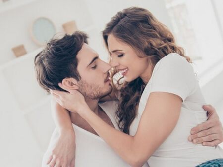 15 примера за това как партньорът ви показва, че ви обича