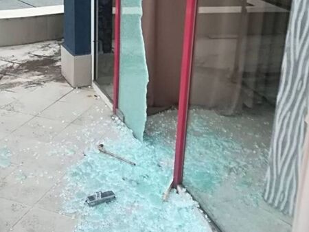 Софиянец-рецидивист разби магазин и офис на "Изи пей" в Ахтопол, ето какво открадна