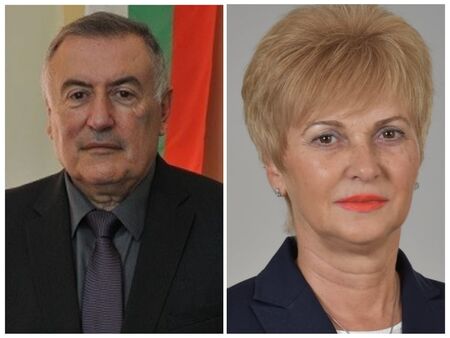 Директорът на РУО-Бургас се завърна, предаде доклад за държавния план-прием на областния управител Стойко Танков
