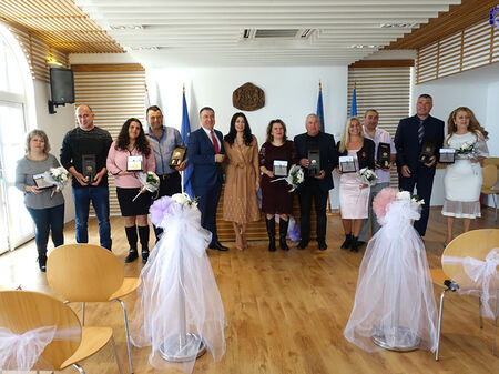 Пет сребърни сватби се състояха днес в Несебър