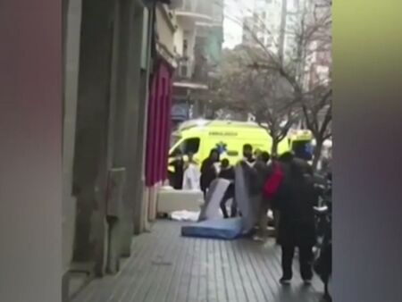 8 пострадали при пожар в Барселона, има и загинал