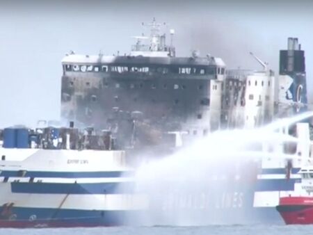 Издирват 7 българи след пожара на ферибота в Йонийско море, от огнения ад още се чуват гласове