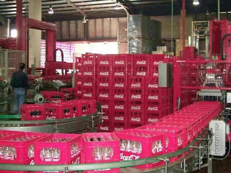 "Кока-Кола" затваря завода си в Украйна