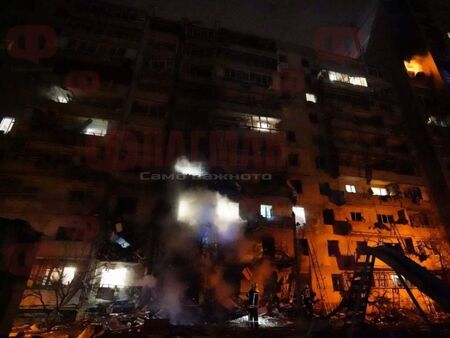 Трагедия в Киев: Самолет падна върху жилищна сграда, има жертви