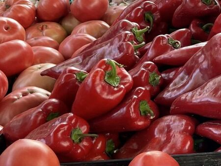 Червените чушки и доматите вече над 3 лв. за килограм на едро