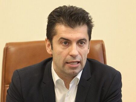 Първа оставка в правителството, Стефан Янев си отива