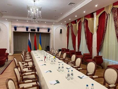 Преговорите за примирие започват, президентът на Украйна не е в делегацията