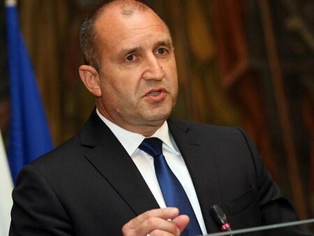 Президентът Румен Радев: Смяната на министъра на отбраната в разгара на военна криза е риск