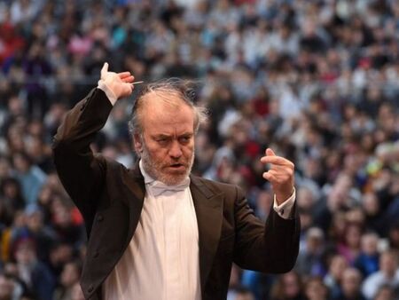 Отстраниха световноизвестният руски диригент Валерий Гергиев от Мюнхенската филхармония