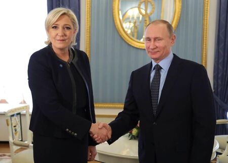 Кандидат-президент на Франция разпореди да унищожат 1,2 млн. копия от тази снимка