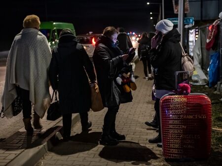 Украински бежанци са принудени да напуснат хотелите във Варна, нямало кой да плати за тях