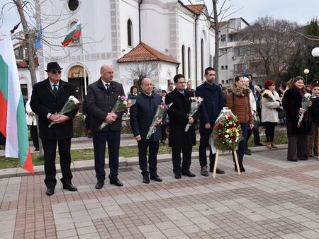 Поморие се поклони пред героите-освободители