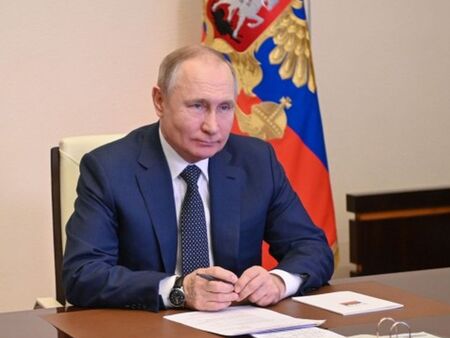 Путин с поздрав към рускините за 8 март, нямало да изпраща войничета в Украйна