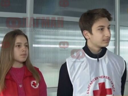 Ученици от Бургас стават дарители, помагат на бежанците от Украйна