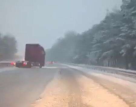 Снежна буря блокира част от магистрала „Тракия“ тази сутрин, очакват се нови валежи (ВИДЕО)