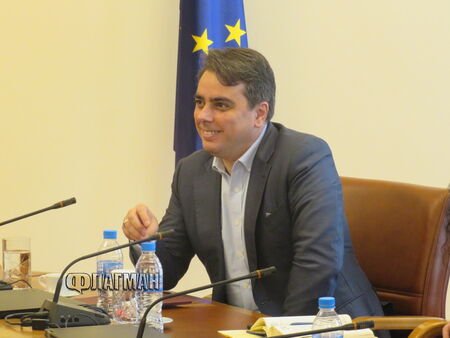 Асен Василев: Няма как да издам устна забрана за износ на слънчоглед