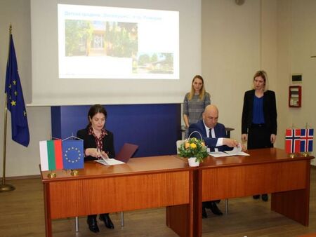 Кметът Иван Алексиев подписа договора за финансиране на геотермална енергия в ДГ „Веселушко“ в Поморие