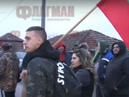 Протест край Стара Загора заради неремонтиран от 46 години път
