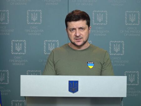 Удължават военното положение в Украйна, Зеленски зове руските войници да се предадат