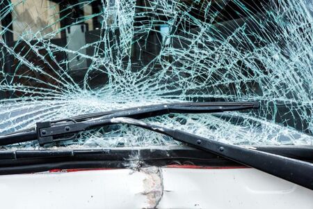 Шофьор с година стаж предизвика тежка катастрофа в Пловдив, четирима младежи пострадаха