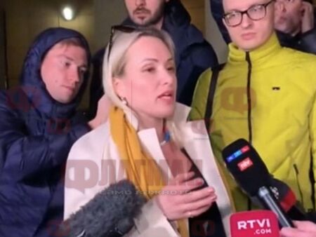 Макрон предложи убежище на Марина Овсянникова след протеста срещу войната