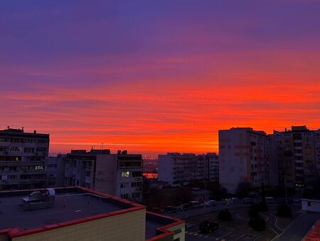 НИМХ: Прах от Сахара и в България, оцветява небето в оранжево