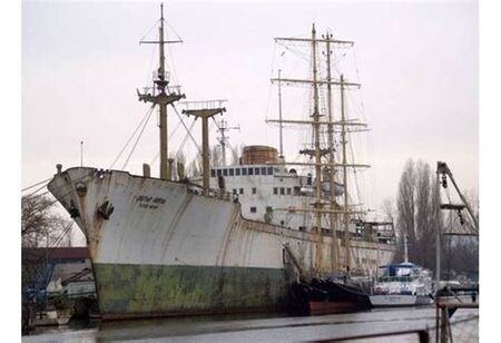 Какво се случва с българските кораби в украински пристанища?