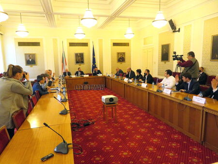 В парламента: Отхвърлят отчета на КПКОНПИ за 2021 г., само ГЕРБ и ДПС са „за“