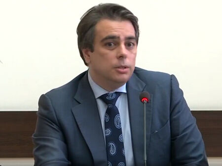 Асен Василев: България няма да преговаря за нов договор с "Газпром"