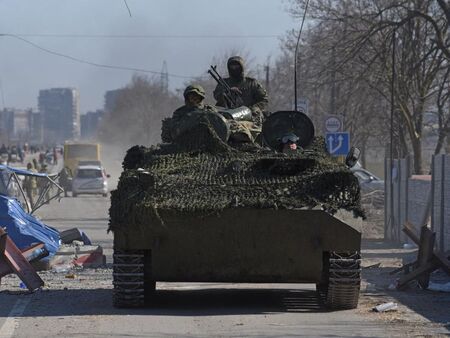 Бомбардираха училище по изкуства в Мариупол, има много жертви