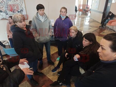 Храната в Кризисния център в Слънчев бряг свърши, десетки чакат за помощи