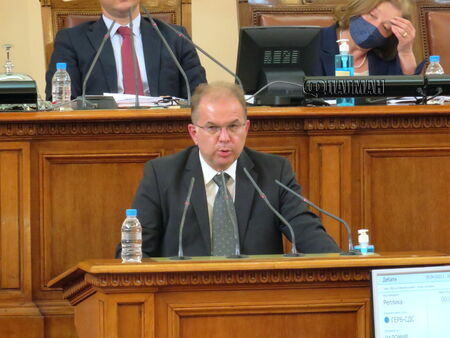 Кирил Петков вече не е премиер, а Бойко Рашков не съществува, обявиха от ГЕРБ