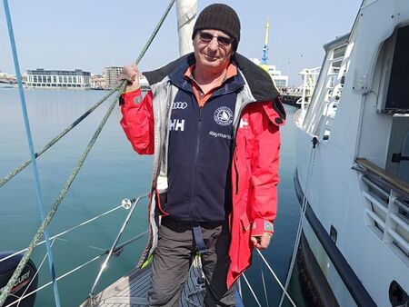 Бургазлията Михаил Копанов се впуска в смъртоносна регата по пътя на "Титаник"