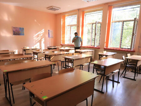 Образователната ни система готова за 63 000 украински ученици