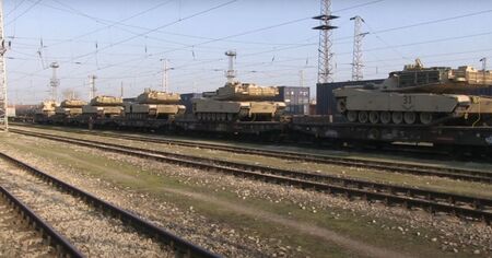 Американски танкове на гарата в Русе (ВИДЕО)