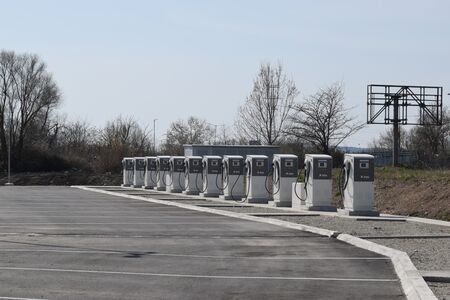 Всички зарядни станции за новите електроавтобуси в Бургас вече работят