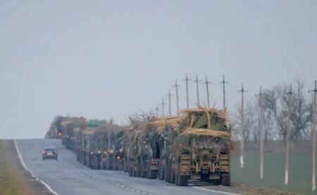 Руснаците нямат камуфлаж, крият танковете с парцали и килими