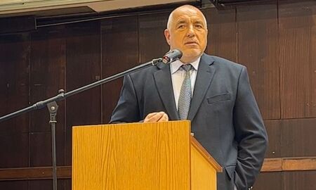 Бойко Борисов към депутатите на ГЕРБ: Не внасяйте вот на недоверие срещу кабинета "Петков", те сами ще се изпотрепят