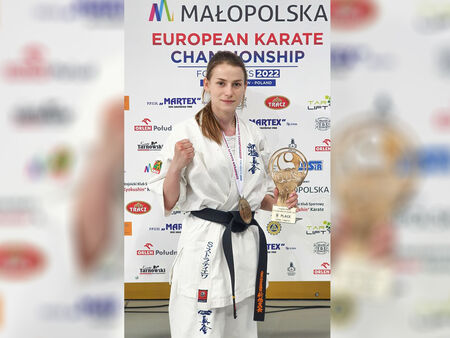 Сияна Стратиева прослави Приморско, грабна бронз на Европейския шампионат по Карате
