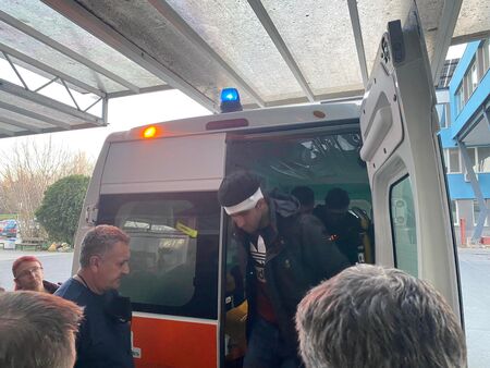 Линейка докара 11 ранени от катастрофата с военен камион до Граматиково (ВИДЕО)