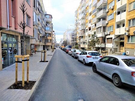 Ето как изглежда обновен участък на ул. „Самуил“ с млади дървета и нови тротоари